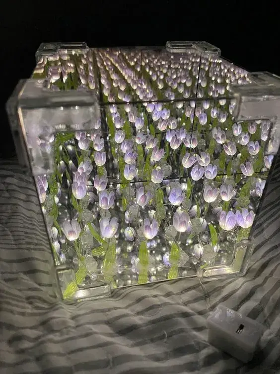 Tulip Infinity Mirror Lamp